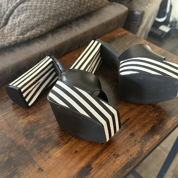 Brand New Platform Black and stripe Heels! 🖤 Size 7 never worn. So cute! - Picture 3 of 6
